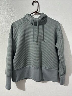 Nike Dri-Fit Hoodie Womens Small Gray Ribbed Hooded Sweatshirt Pullover Cropped